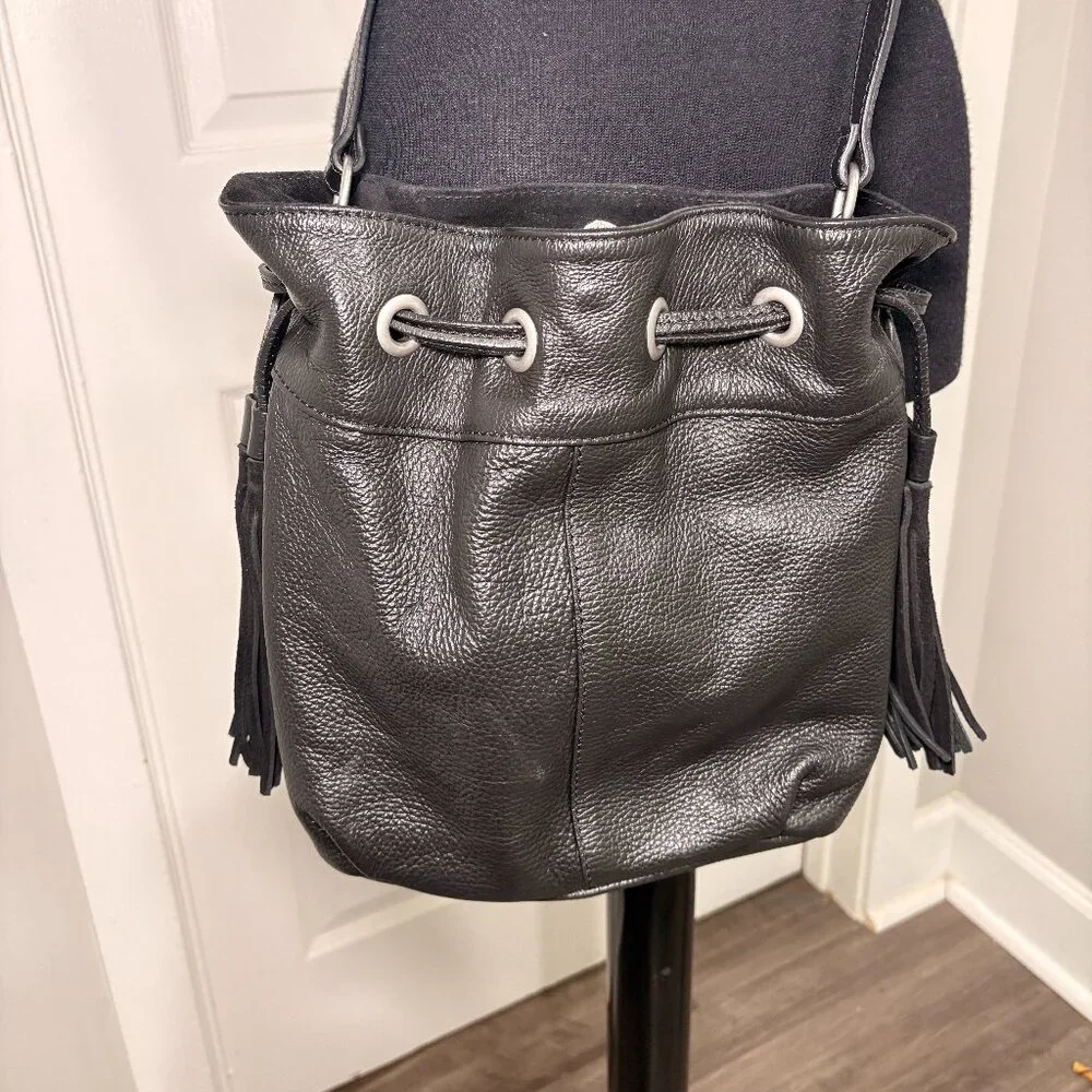 Italian 100% Leather Bucket Bag with Suede Fringe Tassels, Black - Picture 5 of 13